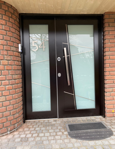 Munitus Security front door with sidelight installed in Germany