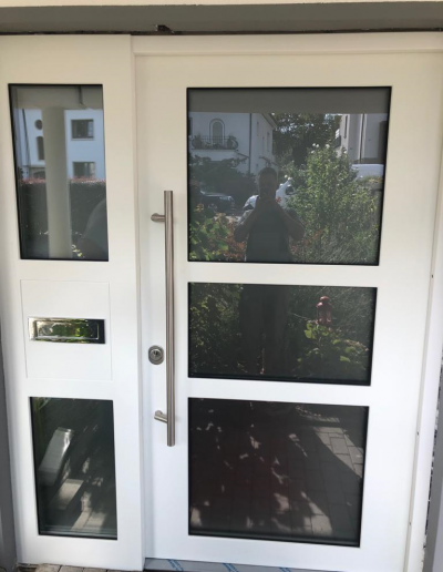 Munitus Security front doors with sidelight installed in Germany
