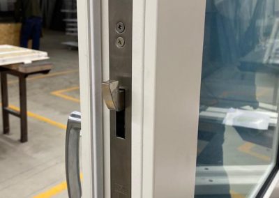 Munitus bullet resistant window with lock